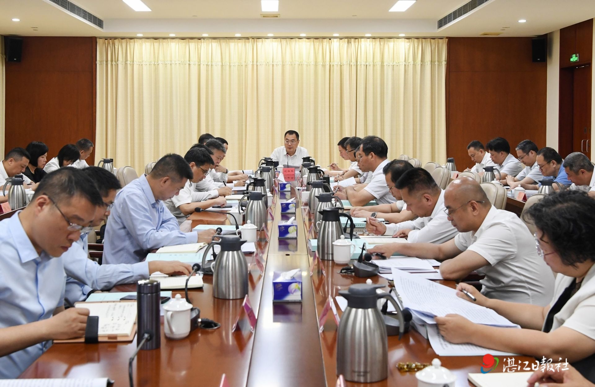 围绕中心服务大局 完善机制增强活力  以高水平法治建设服务保障高质量发展