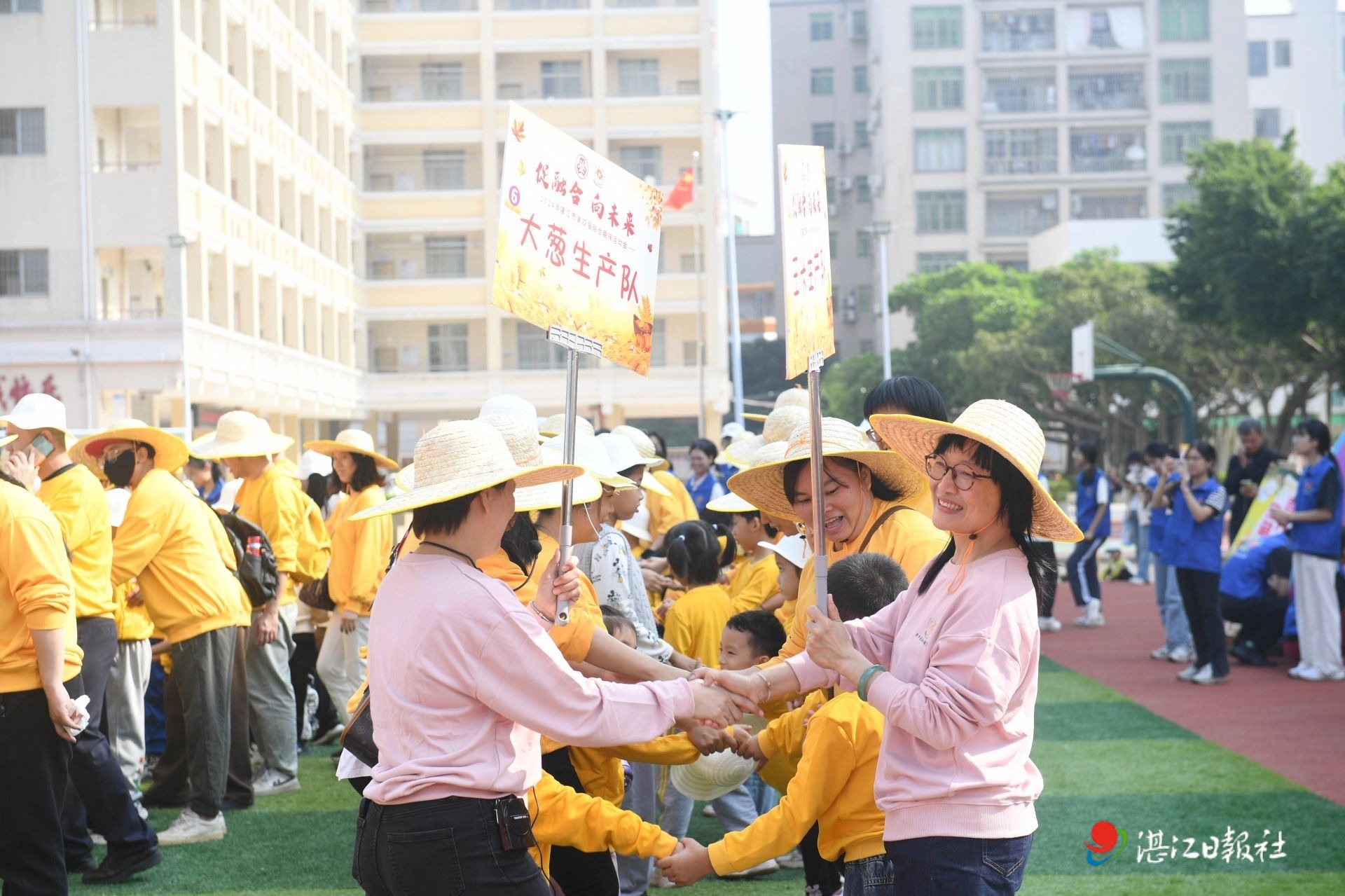 融合趣味运动会  多彩项目童真绽放