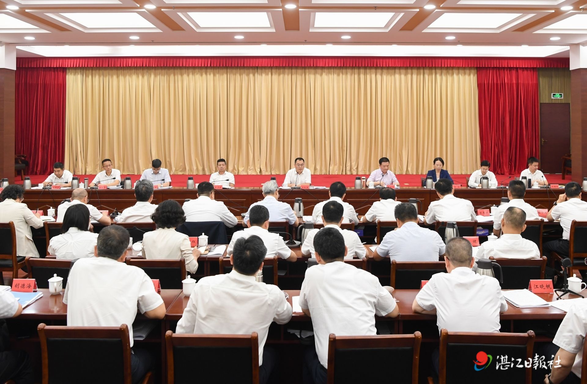 找准真问题 拿出硬举措 奋力攻难题 全力以赴推动经济持续稳定回升向好