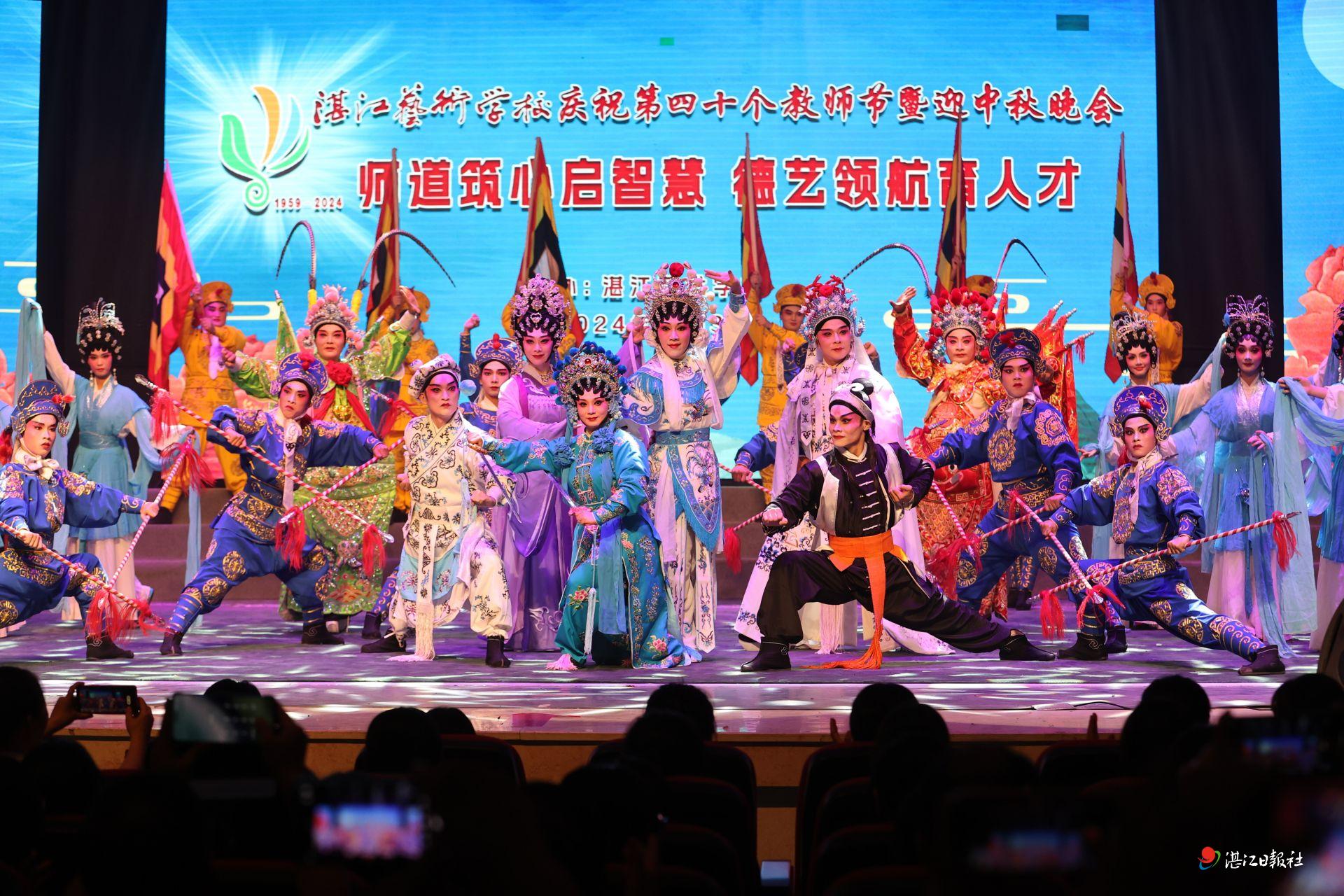 庆祝教师节 办中秋晚会