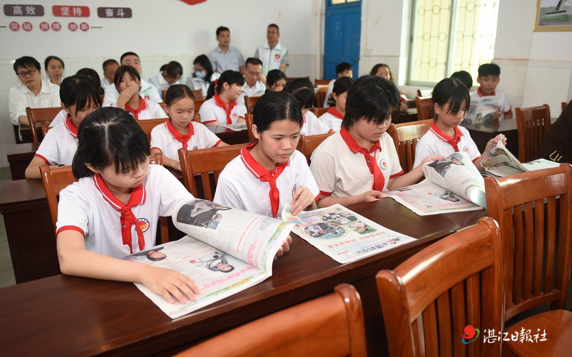 “点亮梦想”公益助学行