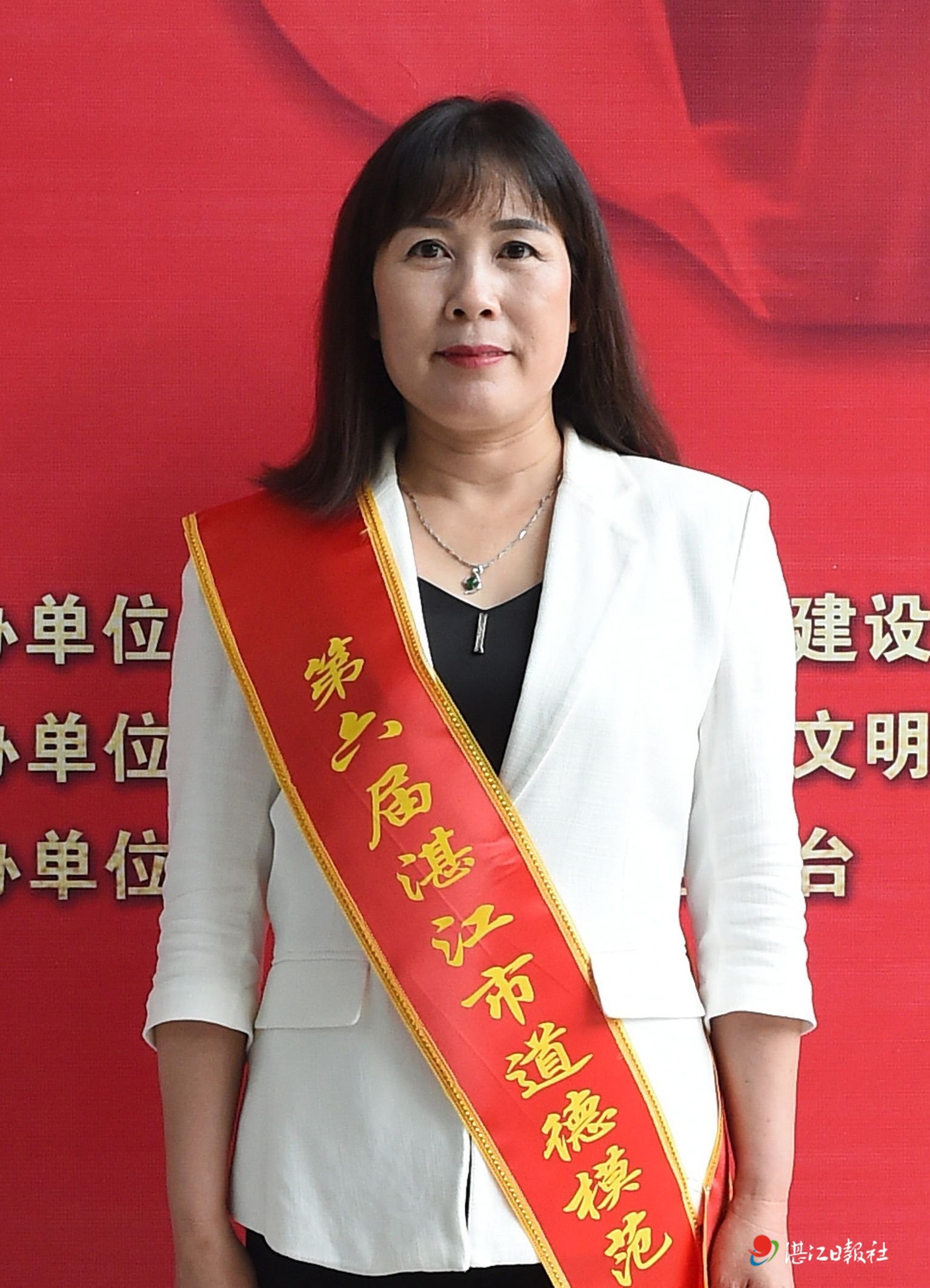 用爱托起幸福“夕阳红”