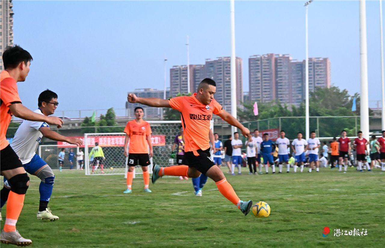 市“职工杯”五人制足球比赛开赛