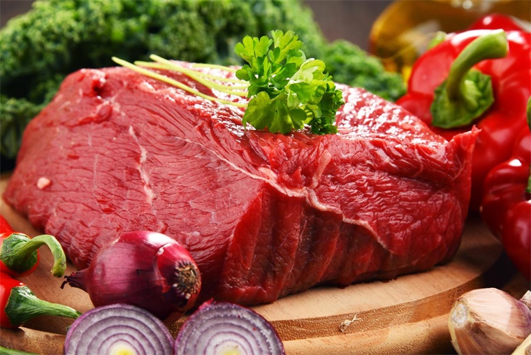 牛肉价格“大跳水”，跌成猪肉价！ 养一头牛亏损6000元，业内人士：牛肉高价时代或将一去不复返【附肉牛养殖行业现状分析】