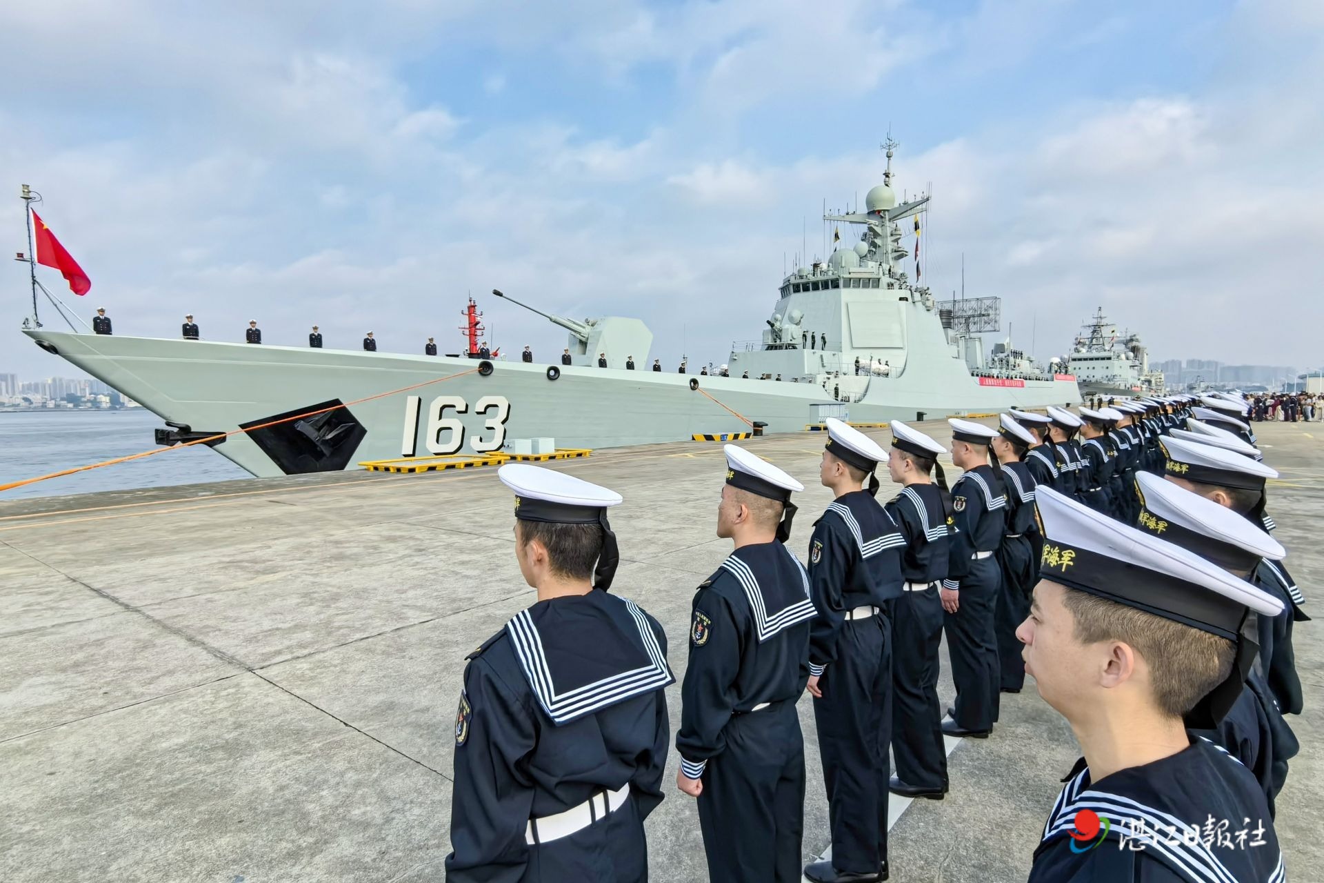 海军第46批护航编队起航奔赴亚丁湾