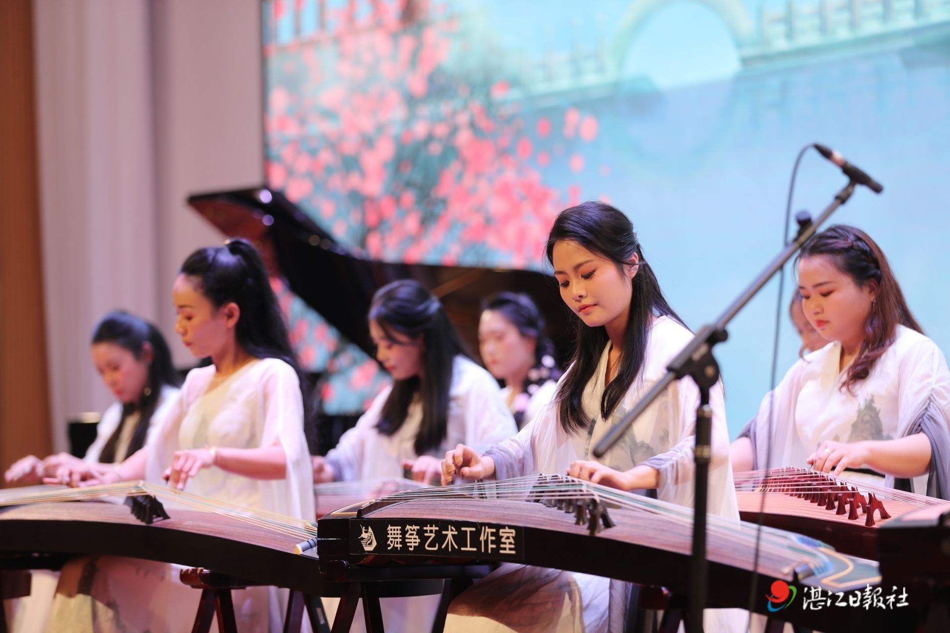 妙韵传情  喜迎新年  湛江市美育新筝程音乐会举办