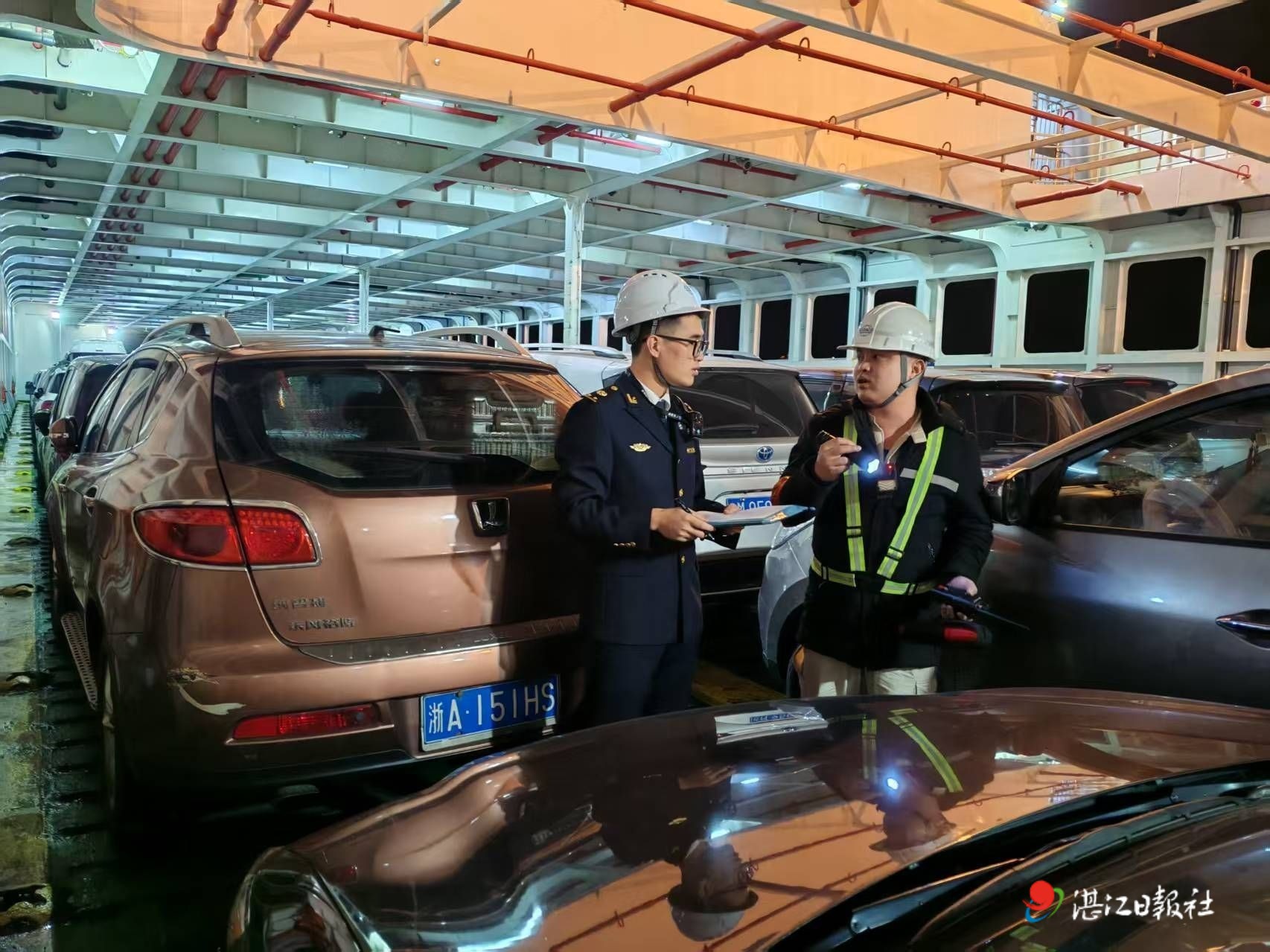 琼州海峡随船海事人：坚守“除夕岗”守护万家圆
