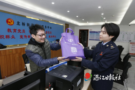 医保政策宣传进社区 “税务+”网格化服务提质增效