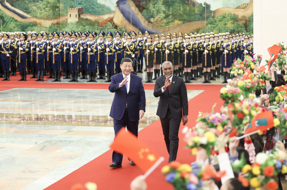 习近平同马尔代夫总统穆伊兹会谈