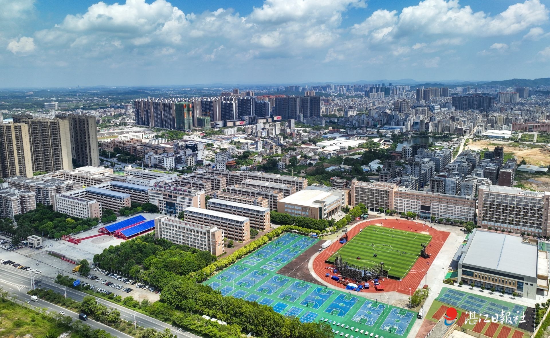 廉江市：大力提升公共服务 全力推进新型城镇化