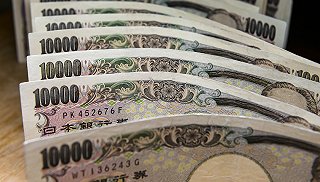 日本央行为何屡次选择“保债弃汇”？