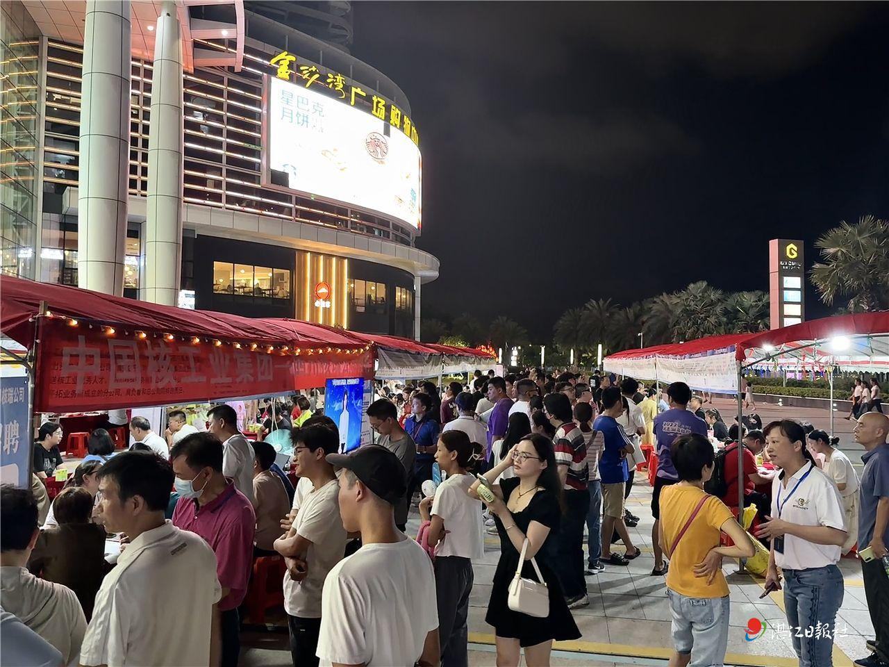 赤坎“人才夜市”开张！逛个夜市就把工作找了