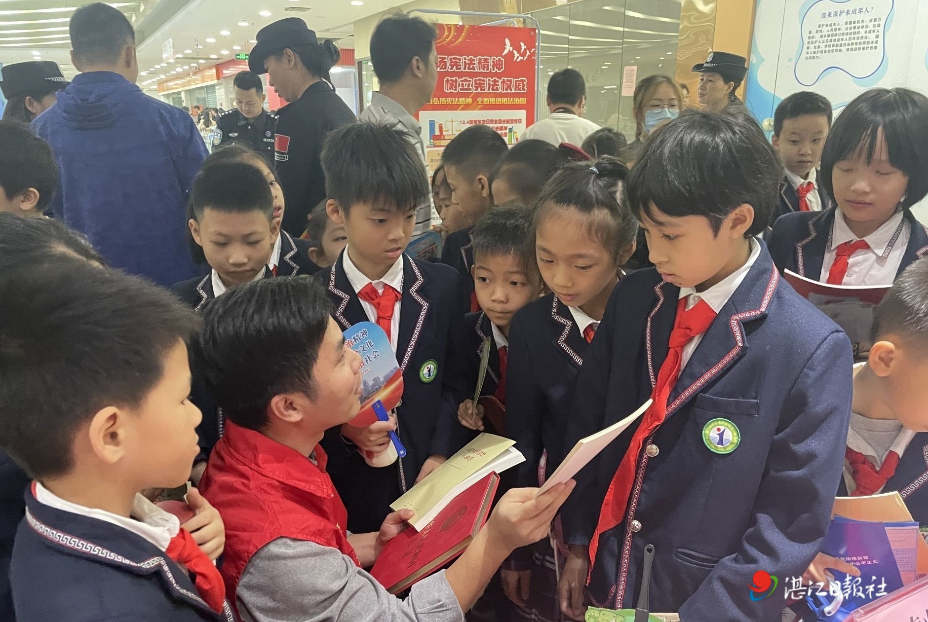 法治护航青少年成长