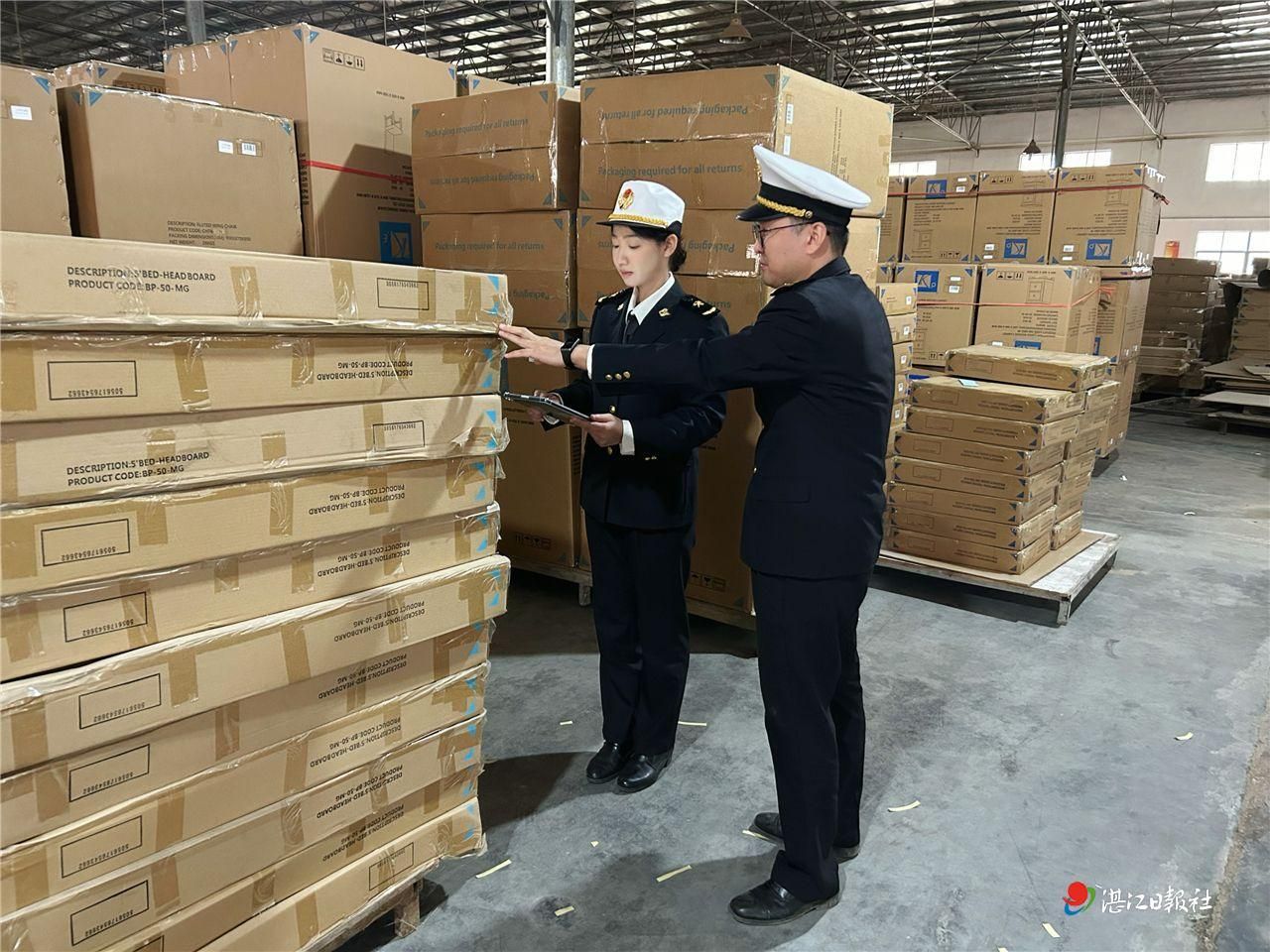 两批货值共138万元的应节木制品顺畅出口