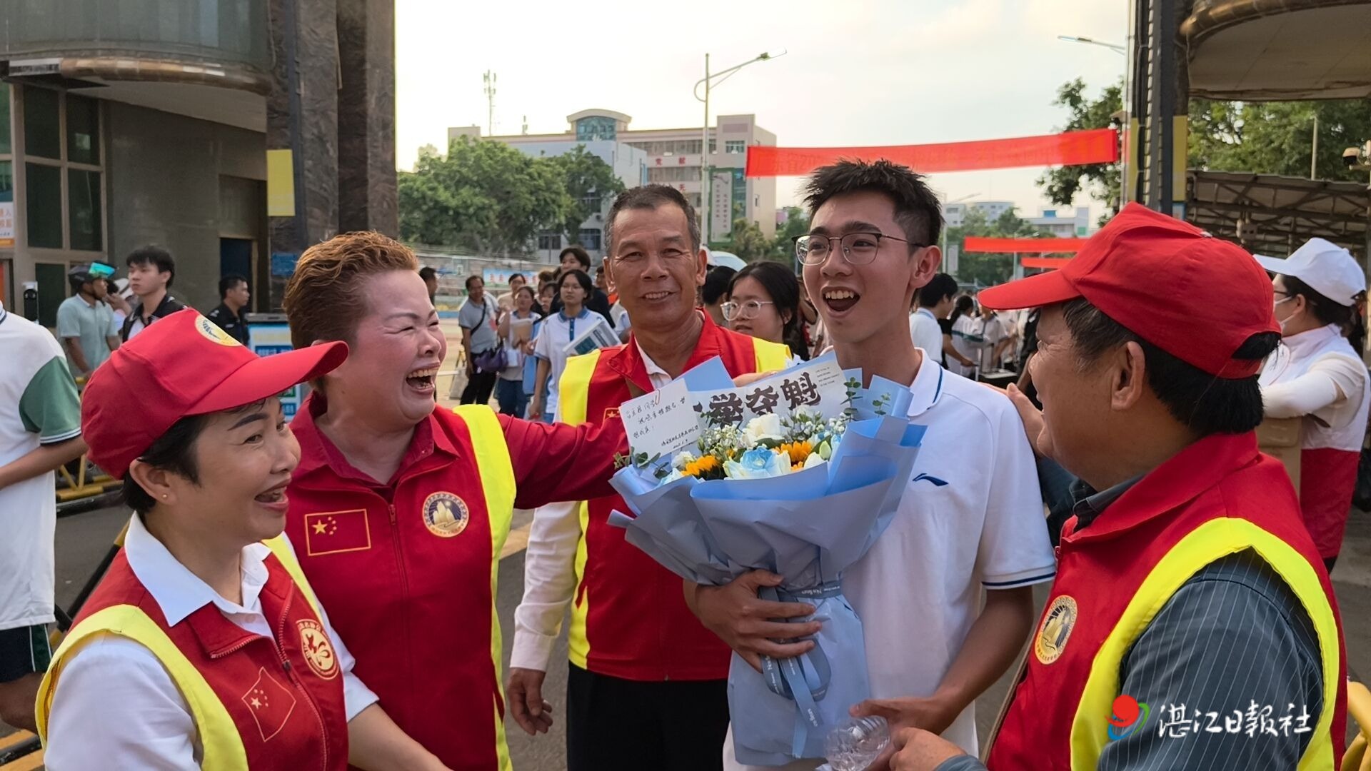 徐闻阳光志愿者坚持八年护考