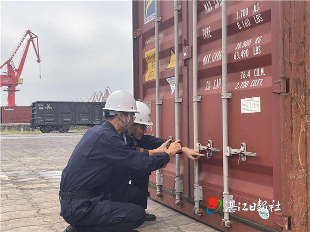 首票通过西部陆海新通道铁路转关经湛江口岸出口货物发往泰国