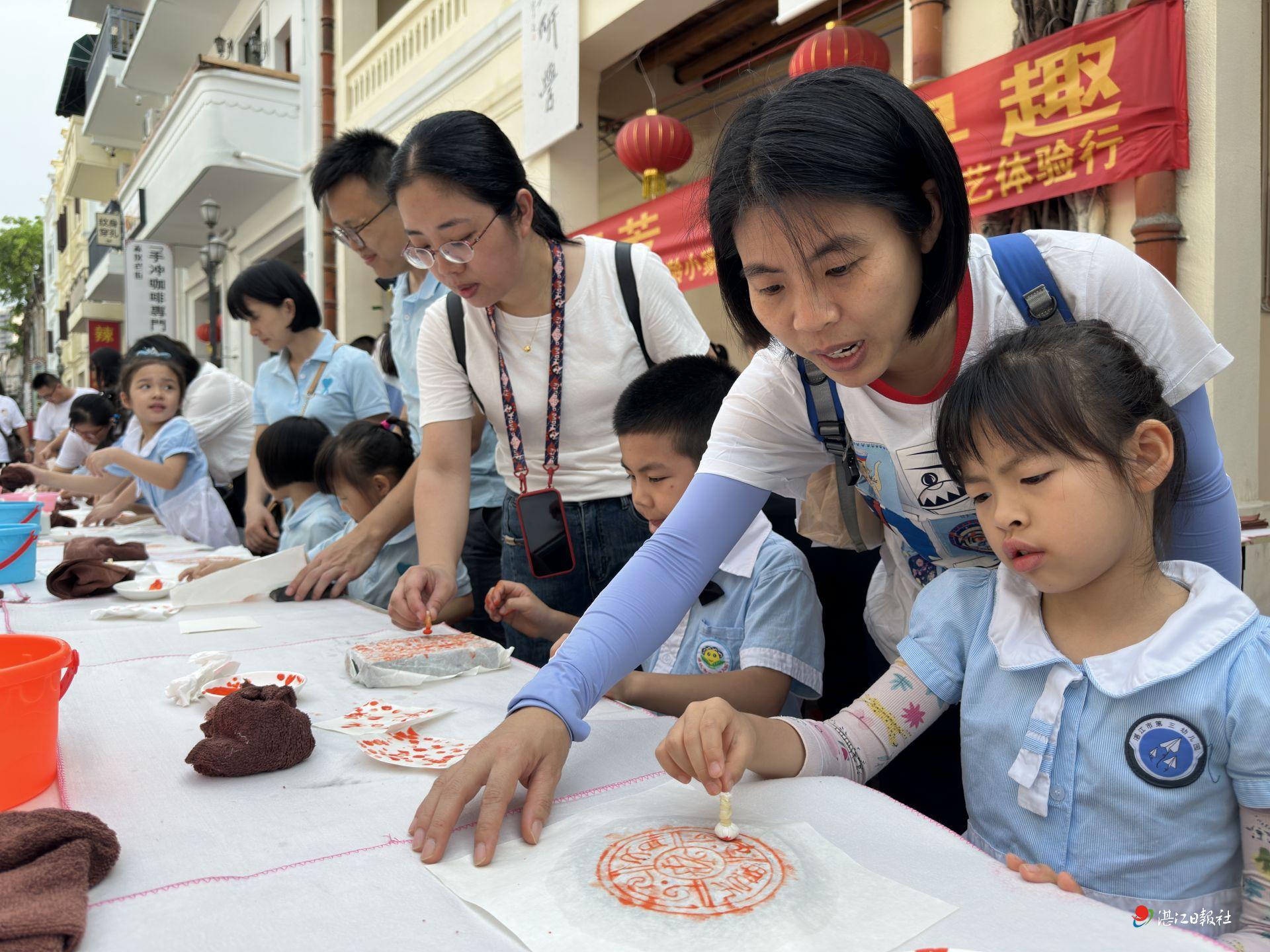 市三幼开展非遗拓印制作技艺体验活动