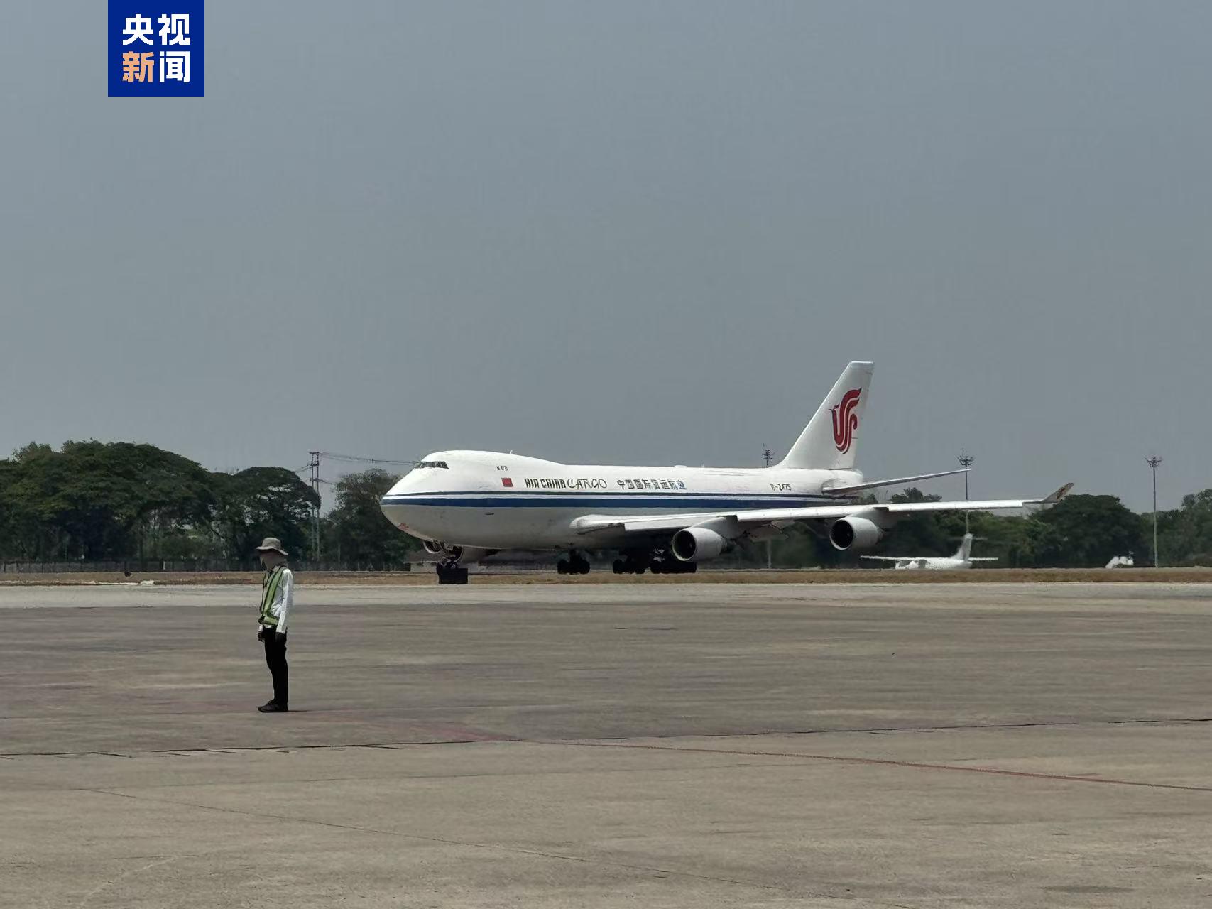 中国政府援缅第三批抗震救灾物资抵达仰光